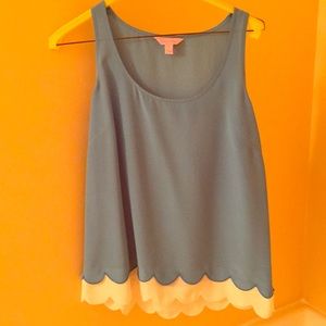 Lilly Pulitzer scallop hem blouse s